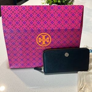 Tory Burch wallet NWOT